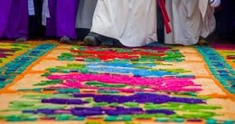 Comida Típica de Guatemala - Alfombra de Asarrin y Flores