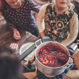 Postres Sencillos y Baratos - Preparando Mermelada de Frutilla en Familia